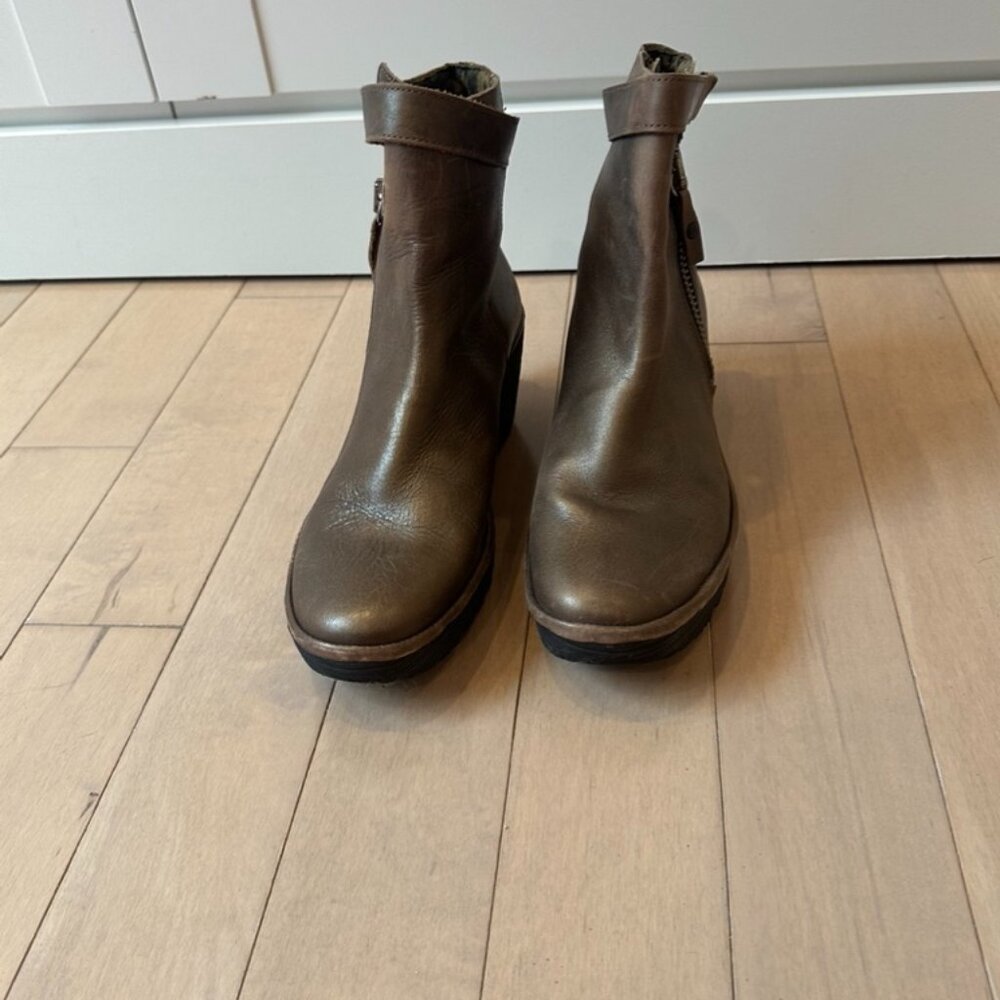 Fly London Wedge Heal Ankle boot size 41 (10.5 US)